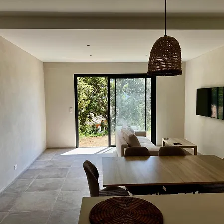 Rez-de-villa 65m2 דירה